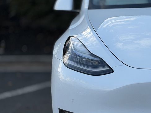 Used 2021 Tesla Model Y Long Range image 4