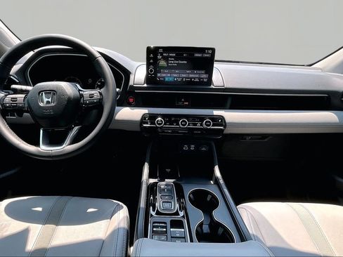 Used 2025 Honda Pilot EX-L image 8