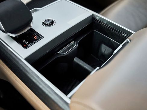 Used 2024 Land Rover Range Rover Long Wheelbase SE image 68