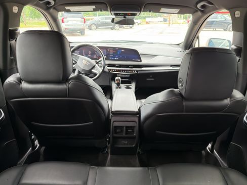 Used 2024 Cadillac XT4 Premium Luxury FWD image 11