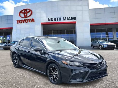 Used 2024 Toyota Camry SE w/ Convenience Package FWD image 1
