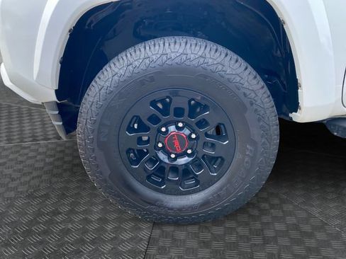 Used 2022 Toyota Tacoma TRD Sport w/ Technology Package AWD/4WD image 32