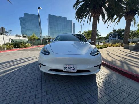 Used 2021 Tesla Model Y Long Range AWD/4WD image 2
