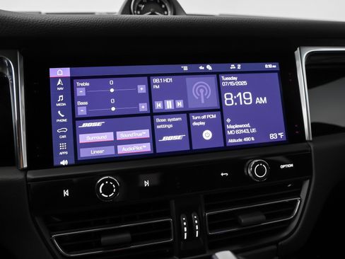 Certified 2025 Porsche Macan image 30