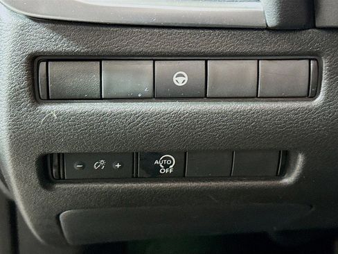 Used 2023 Nissan Rogue SV image 10