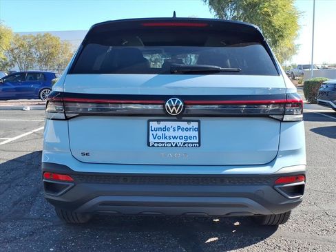 New 2026 Volkswagen Taos SE image 6
