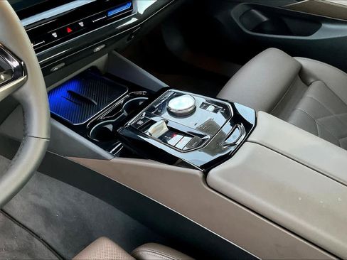 Used 2024 BMW 530i w/ Convenience Package image 20