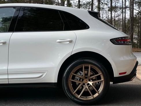 Used 2022 Porsche Macan AWD/4WD image 5
