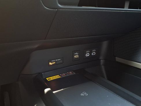 Used 2025 Toyota Camry SE w/ Multimedia Upgrade Package FWD image 10