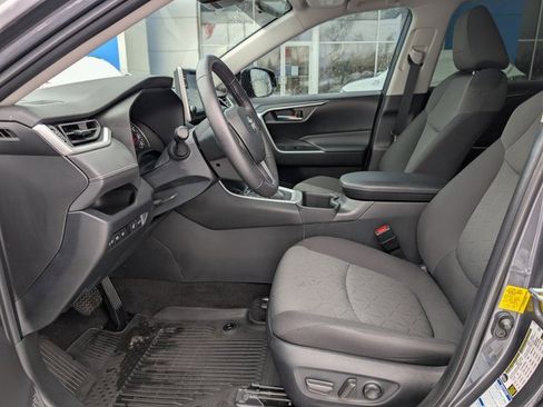Used 2022 Toyota RAV4 XLE image 10