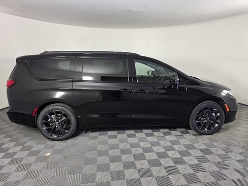 New 2026 Chrysler Pacifica Select w/ S Appearance Package FWD image 4
