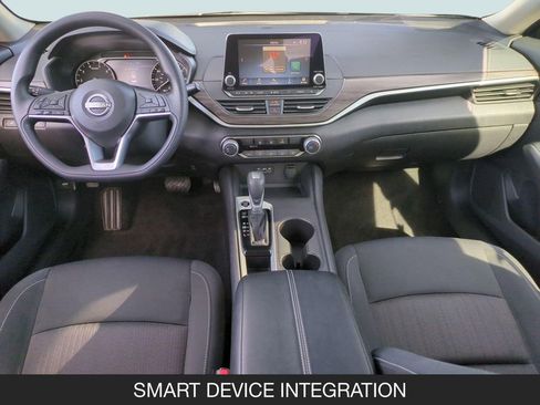 Used 2025 Nissan Altima 2.5 SV FWD image 13