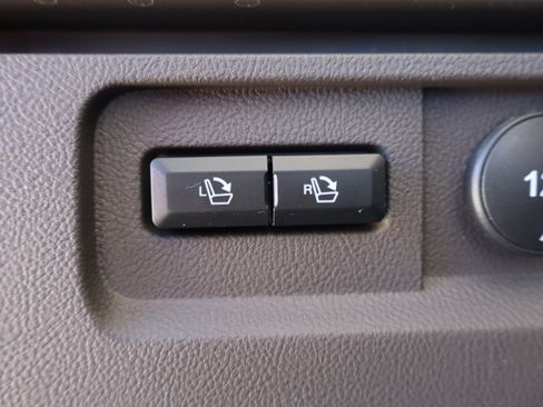 Used 2023 Lincoln Nautilus AWD w/ Premium Package image 26