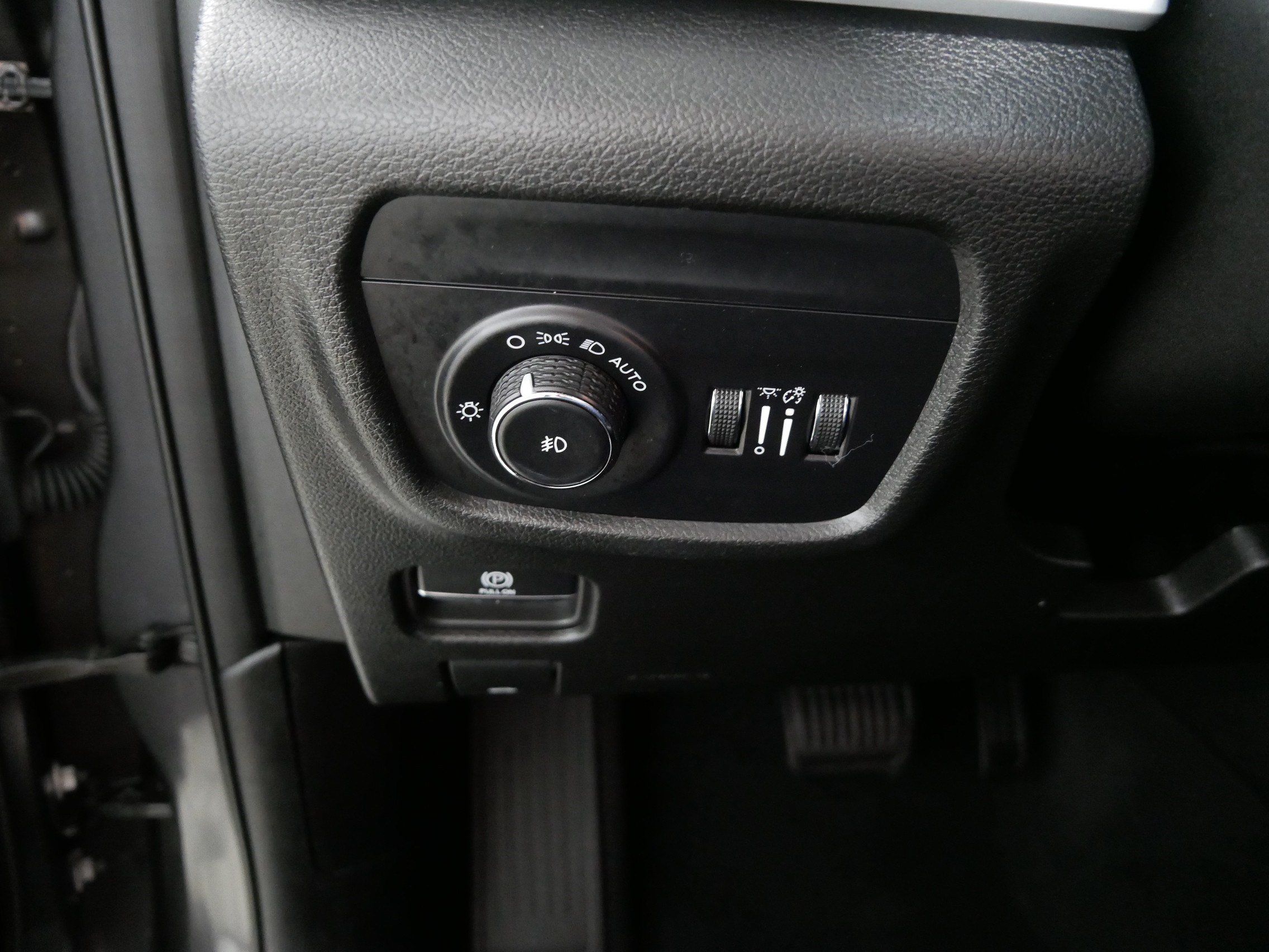 Used 2024 Jeep Grand Cherokee Limited RWD image 26