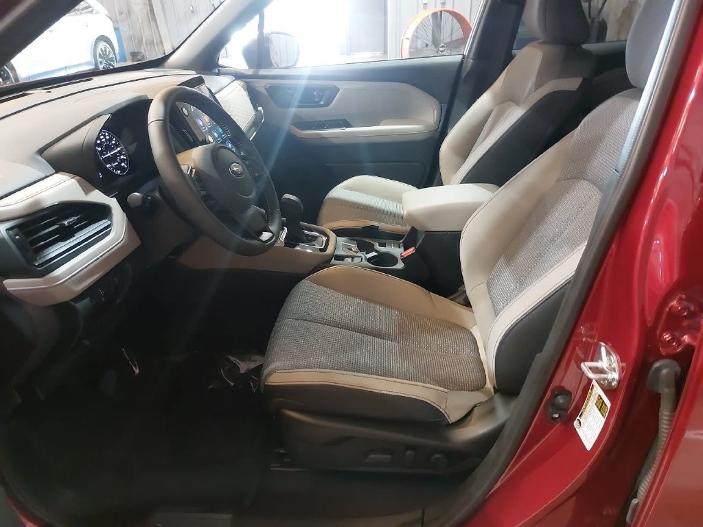 Used 2025 Subaru Forester Premium AWD/4WD image 15
