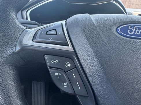 Used 2019 Ford Fusion SE FWD image 16
