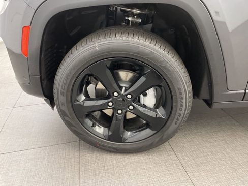 New 2025 Jeep Grand Cherokee Limited w/ Luxury Tech Group II image 8