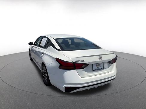 Used 2025 Nissan Altima 2.5 SV FWD image 11