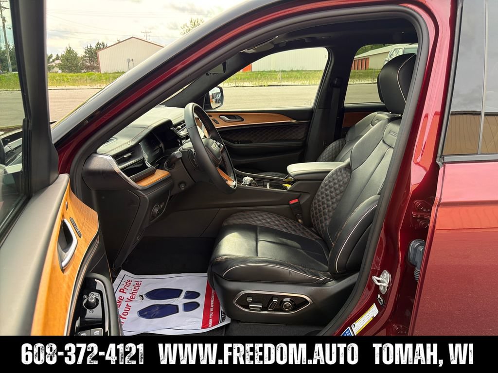 Used 2023 Jeep Grand Cherokee L Summit AWD/4WD image 9