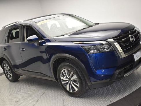 Certified 2025 Nissan Pathfinder SL AWD/4WD image 3