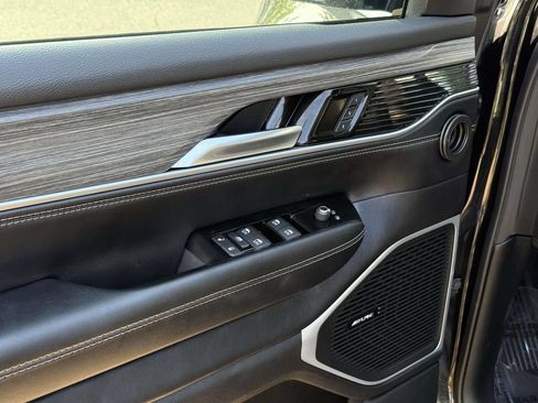 Certified 2024 Jeep Wagoneer L Series II w/ Flexible Seating Group AWD/4WD image 33