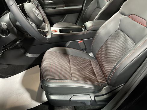 Used 2025 Nissan Kicks SR image 9