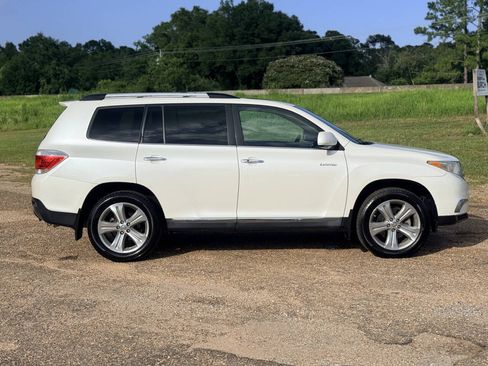 Used 2012 Toyota Highlander Limited w/ Tow Pkg FWD image 6