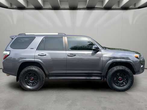 Used 2022 Toyota 4Runner SR5 Premium w/ Moonroof Package AWD/4WD image 6