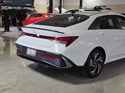 Certified 2025 Hyundai Elantra Sport FWD image 11