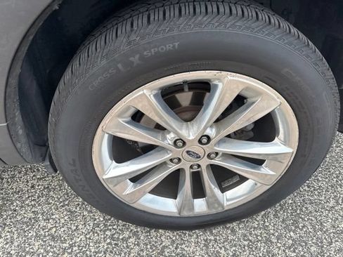 Used 2018 Ford Explorer XLT w/ Equipment Group 202A AWD/4WD image 10