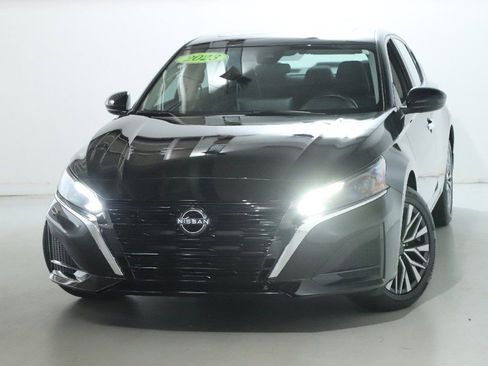 Certified 2023 Nissan Altima 2.5 SV w/ SV Premium Package image 5