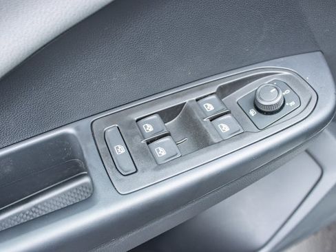 Used 2024 Volkswagen Taos SE image 22