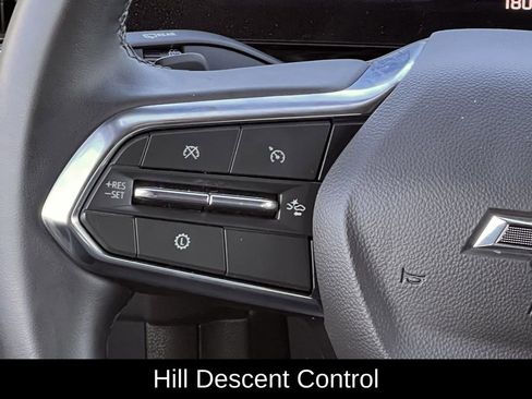 Used 2025 Chevrolet Suburban Z71 image 16