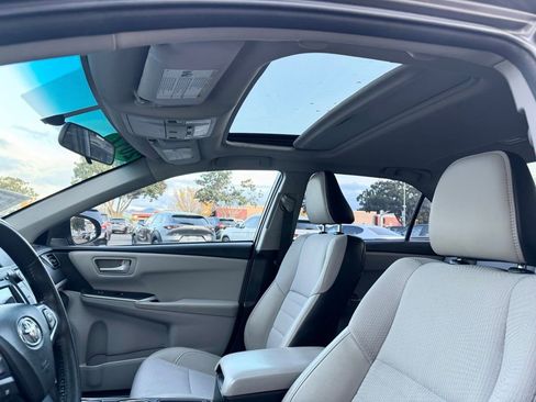 Used 2017 Toyota Camry SE image 27