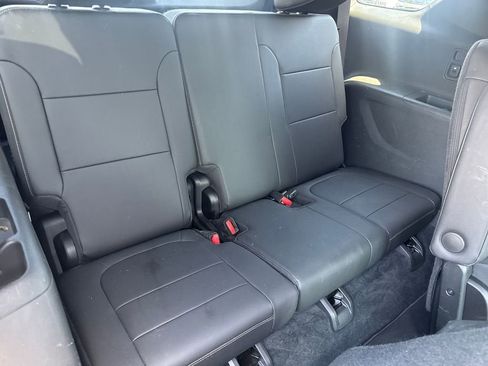 Used 2023 Chevrolet Traverse LT FWD image 14