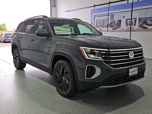 New 2026 Volkswagen Atlas SE FWD image 2