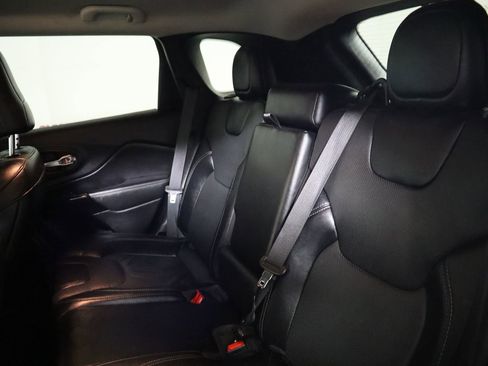 Used 2023 Jeep Cherokee Altitude Lux image 48