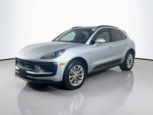Used 2023 Porsche Macan w/ Premium Package Plus AWD/4WD image 4
