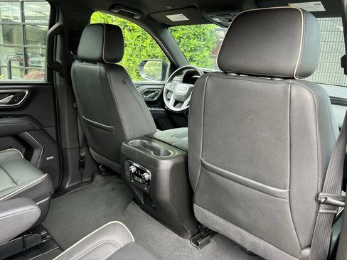 Used 2022 GMC Yukon XL SLT w/ SLT Luxury Package image 33