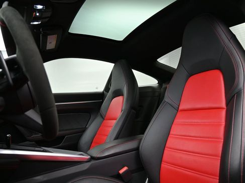 Used 2022 Porsche 911 Turbo image 5