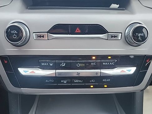 Used 2023 Ford Explorer XLT RWD image 7