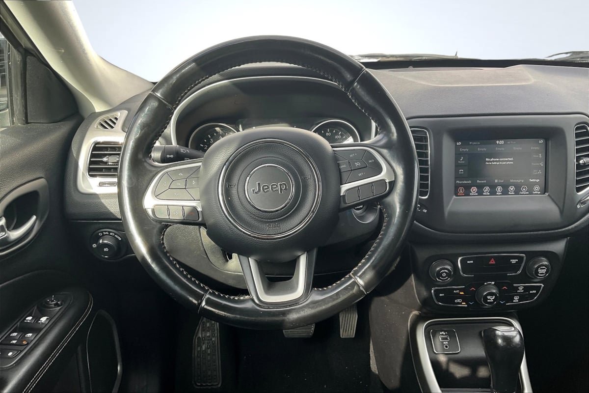 Used 2020 Jeep Compass Latitude FWD image 5