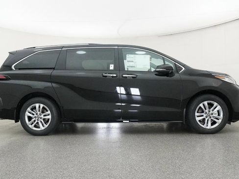 New 2026 Toyota Sienna Limited image 76