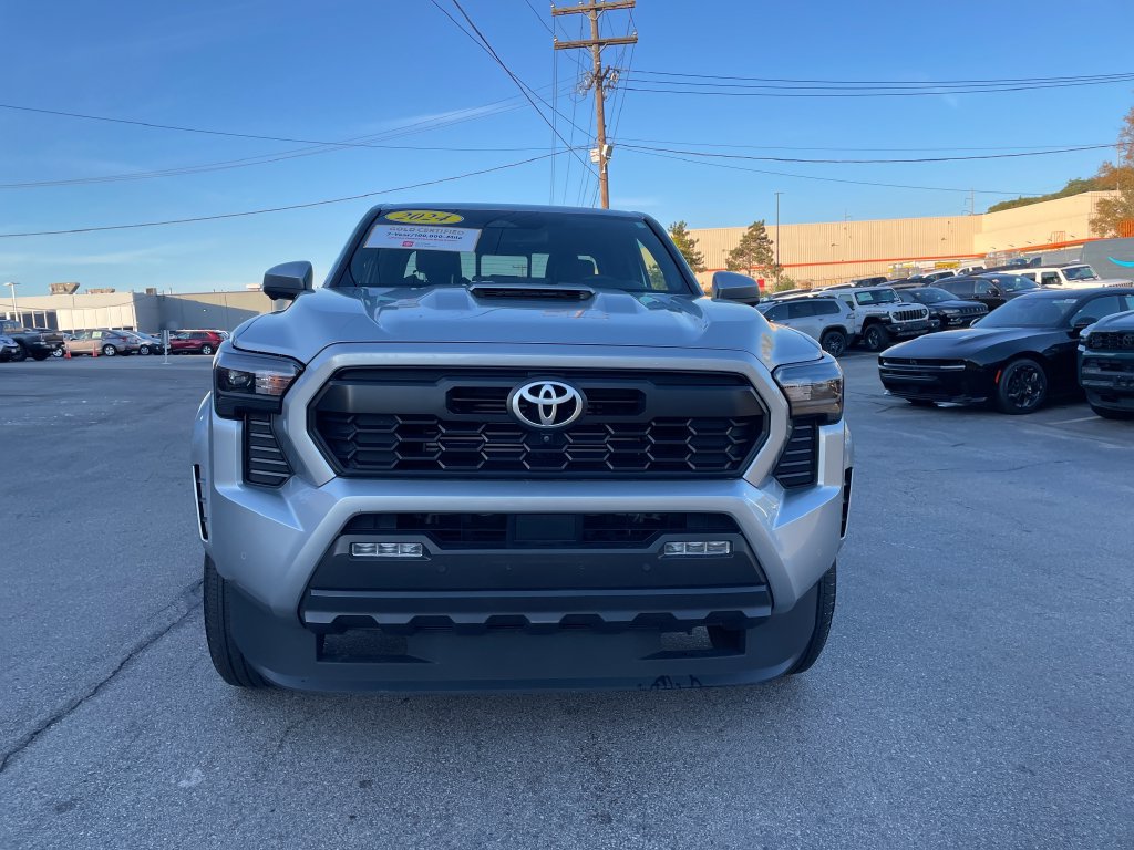 Used 2024 Toyota Tacoma TRD Sport w/ TRD Sport Premium Package AWD/4WD image 8