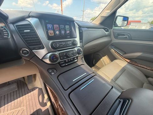 Used 2017 Chevrolet Suburban Premier AWD/4WD image 15