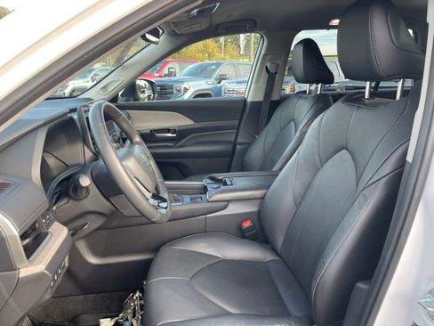 Used 2024 Toyota Grand Highlander XLE image 15