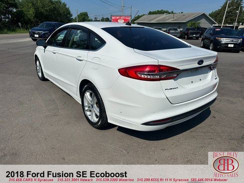 Used 2018 Ford Fusion SE w/ Fusion SE Technology Package FWD image 5