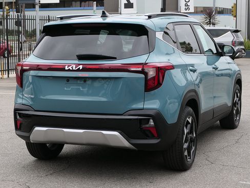 Used 2026 Kia Seltos EX FWD image 3