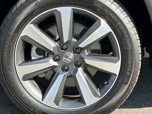 Certified 2025 Honda Pilot Touring image 28