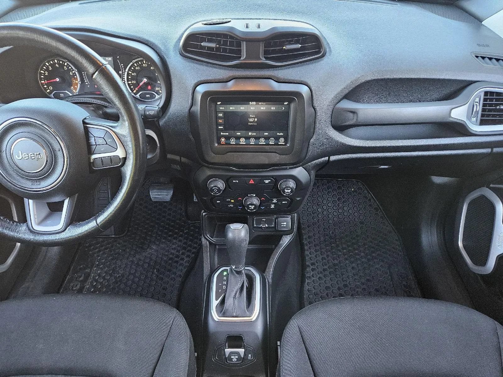 Used 2018 Jeep Renegade Latitude w/ Cold Weather Group FWD image 13